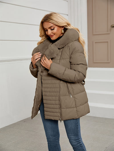 معطف بغطاء رأس من الفرو الصناعي