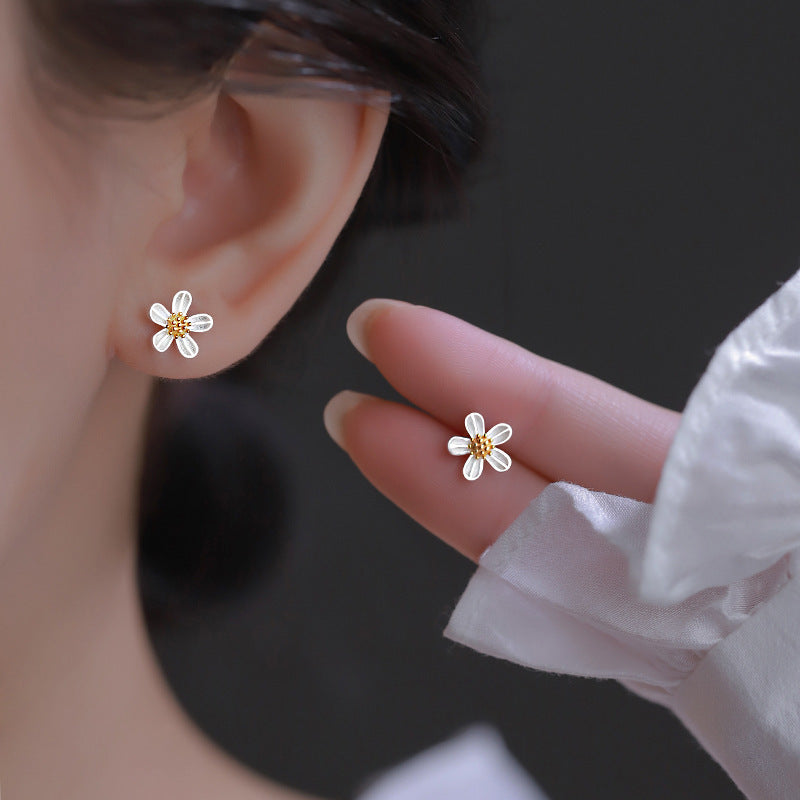 Daisy Bloom EarringsSmall Daisy EarringsEveryday Daisy EarringsChic Daisy Earrings