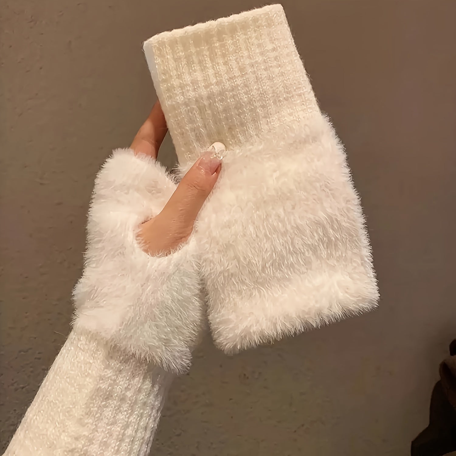 White Cozy Gloves